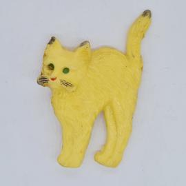 Значок ссср кот с зелеными глазами и красной мордочкой, желтый пластик, советский и винтажный