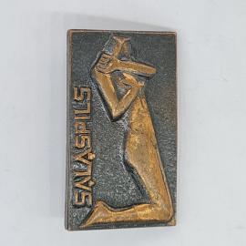 Значок СССР salasplis, коленопреклоненная фигура, латвийский мемориал, советский и винтажный