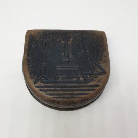 Винтажный кошелек-монетница 7х7 см, достижения СССР,кожа,металлическая фурнитура,следы времени, СССР