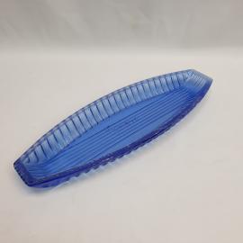 Винтажная селедочница 27х9 см, цветное стекло, есть по ободку шероховатости, СССР.