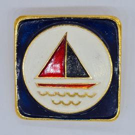 Значок СССР парусная лодка на волнах, квадратный с эмалью, морская тема, советский и винтажный