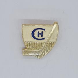Значок СССР синие буквы ч и х, золотистый щит и клюшка, хоккейный, советский и винтажный