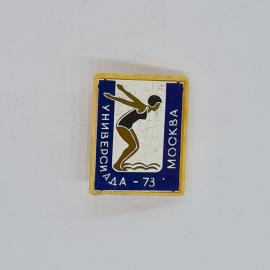Значок СССР универсиада 73 москва, спортсменка у воды, плавание, спорт, редкий, советский и винтажны