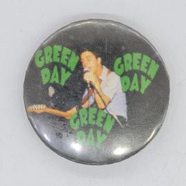 Значок СССР green day, надпись green day и вокалист с гитарой, круглый, советский и винтажный