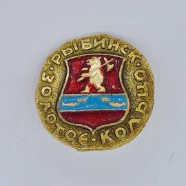 Значок СССР рыбинск золотое кольцо герб города с медведем и лодками, советский и винтажный