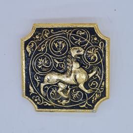 Значок СССР, золотой лев в витиеватом орнаменте на черном фоне, советский и винтажный