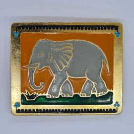 Значок СССР, прямоугольный, слон на оранжевом фоне с золотистой окантовкой, советский и винтажный
