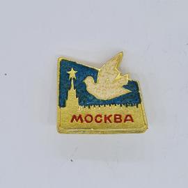 Значок СССР Москва голубь на фоне кремля с красной звездой, эмаль, советский и винтажный