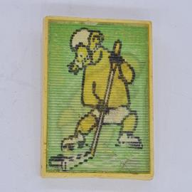 Значок СССР хоккеисты, двустороннее изображение игрока с клюшкой, советский и винтажный