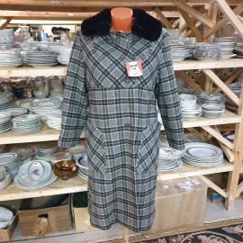 Винтажное с этикеткой женское пальто шерстяное, длина 100 см, полуобхват груди 55 см.