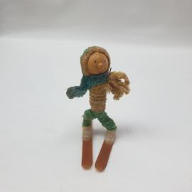 Винтажная игрушка  Синелька "Лыжник" 5х10 см, стекло, роспись, отсутствуют палки, 1970 - е годы.СССР