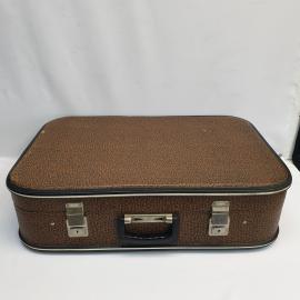 Винтажный чемодан 63х42х16 см, кожзам, фурнитура металл пластик, СССР.