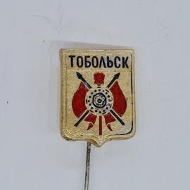 Значок СССР Тобольск с гербом города, щит с копьями и алыми стягами, советский и винтажный
