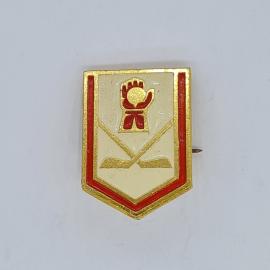 Значок СССР рука пионера и скрещенные винтовки на щите, стрельба значок советский и винтажный