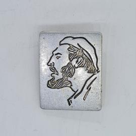 Значок СССР, профиль бородатого мужчины в берете, минималистичный рисунок, советский и винтажный