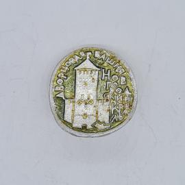 Значок СССР двородовая башня новгородский кремль с изображением башни, советский и винтажный