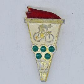 Значок СССР велосипедист на факеле с зелеными кругами и надписью ххв, советский и винтажный