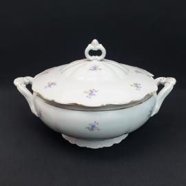 Винтажная супница на 3 литра, рельефный фарфор, деколь, позолота, Чехословакия.