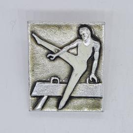 Значок СССР гимнаст на коне в прыжке, прямоугольный металлический, советский и винтажный