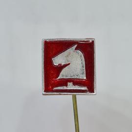 Значок СССР конь на красном фоне, шахматный металлический, на булавке, советский и винтажный