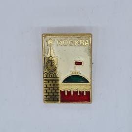 Значок СССР москва, кремль, башня со звездой и флагом на куполе, советский и винтажный