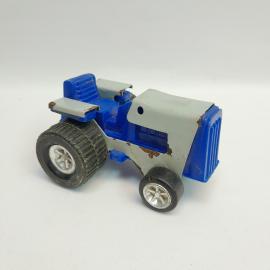 Винтажная фигурка Трактор 11х8х5 см металл пластик