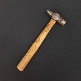 Винтажный молоток с деревянной ручкой длина 24 см