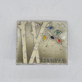 Значок СССР festival с березами и цветными флажками, эмалированный, советский и винтажный