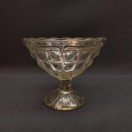 Винтажная ваза - конфетница на ножке стекло высота 13 см СССР