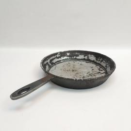 Винтажная сковорода СССР. Материал алюминий. Диаметр 24 см. Старинная ретро посуда.