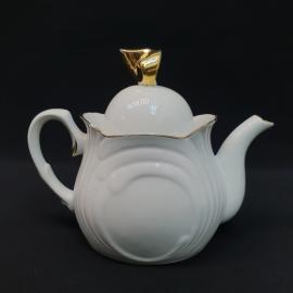 Заварочный чайник фарфоровый, винтажный СССР. рельефный декор, роспись золотом.