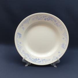 Тарелка фарфоровая винтажная СССР. Голубые цветы, растительный орнамент.