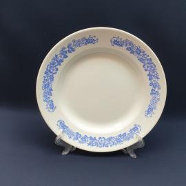 Тарелка фарфоровая винтажная СССР. Цветы, синий орнамент.