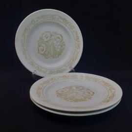 Тарелка фарфоровая винтажная СССР. Набор 3 штук. Цветы, золотистый орнамент.