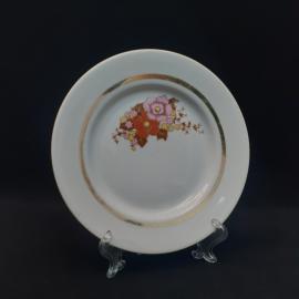 Тарелка фарфоровая винтажная СССР. Цветы, золотистая кайма.