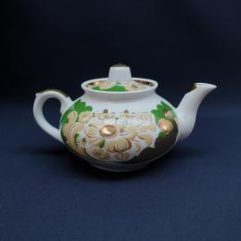 Заварочный чайник фарфоровый, винтажный СССР. Роспись золотом, цветы, зеленый орнамент.