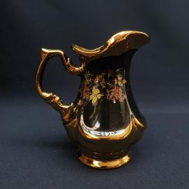 Молочник фарфоровый винтажный, СССР. Черный крытье, золотой кант, цветы.