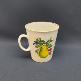 Кружка чайная кофейная, чашка фарфоровая СССР, винтажная. КорМа. Фрукты, золотая кайма.