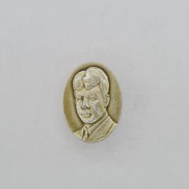 Значок СССР. Портрет Юрия Гагарина, космос. Винтажный значек.