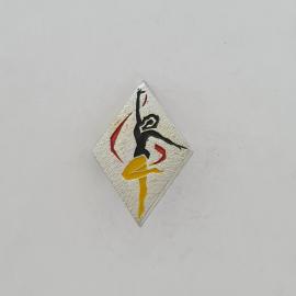 Значок СССР. Художественная гимнастика, гимнастка с лентой. Винтажный значек.