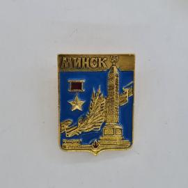 Значок СССР. Минск, город герой, стела и медаль Золотая Звезда. Винтажный значек.