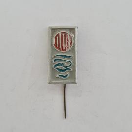 Значок СССР. Красный круг, голубые волны, промышленная эмблема. Винтажный значек.