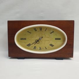 Часы настольные Янтарь с римскими цифрами, деревянный корпус, стильный декор, 20 см, СССР