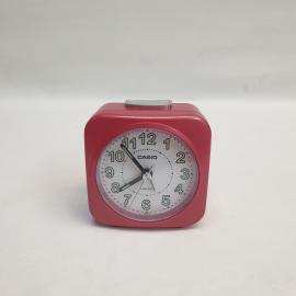 Часы будильник Casio кварцевые, красные, компактные, стильный дизайн, точность, легкость настройки