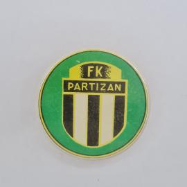Значок СССР. ФК Partizan, футбольная эмблема с черно белыми полосами. Винтажный значек.
