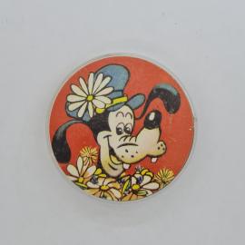 Значок СССР. Мультфильм, собака в шляпе с ромашкой и цветами. Винтажный значек.