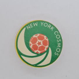 Значок СССР. New York Cosmos, футбольный мяч и эмблема клуба. Винтажный значек.