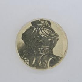 Значок СССР. Противогаз, гражданская оборона. Винтажный значек.