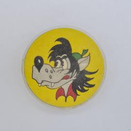 Значок СССР. Волк из мультфильма на желтом фоне. Винтажный значек.