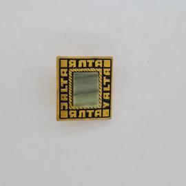 Значок СССР. Ялта, Крым, зеленая вставка, город, курортная тематика. Винтажный значек.